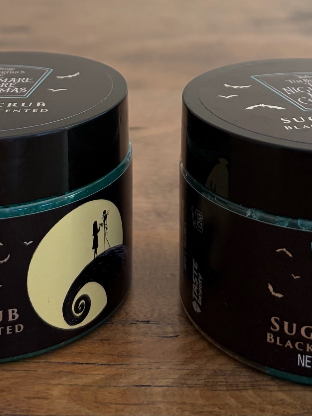 The Nightmare Before Christmas Sugar Scrub 2 Jars 7oz - Picture 2 of 3